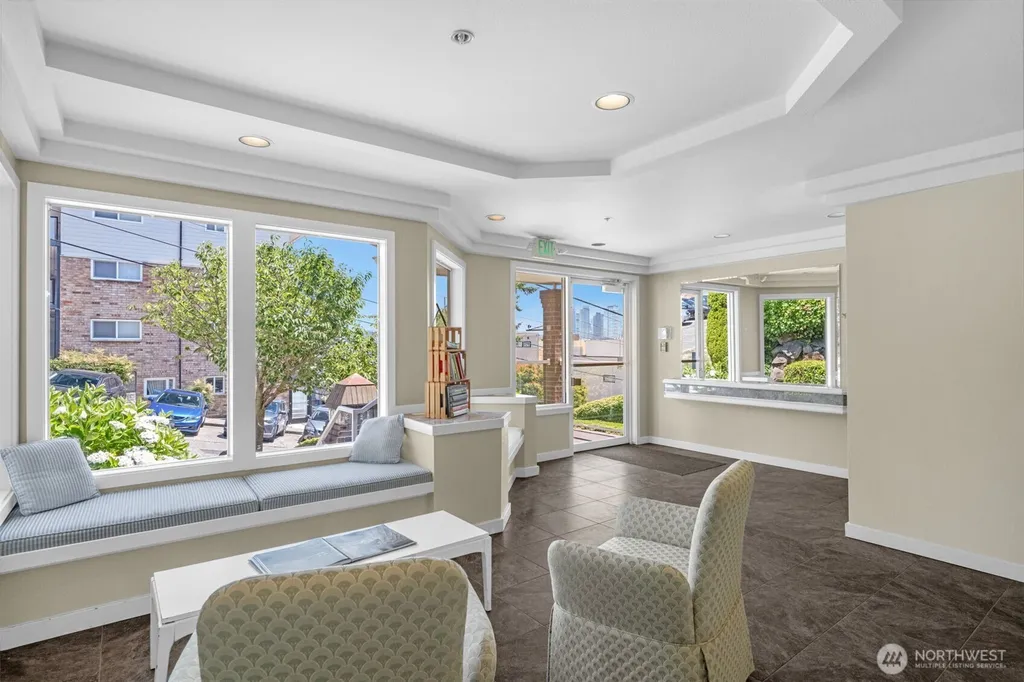 1011 5th Avenue N Seattle WA 98109
