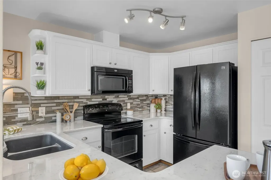 1011 5th Avenue N Seattle WA 98109