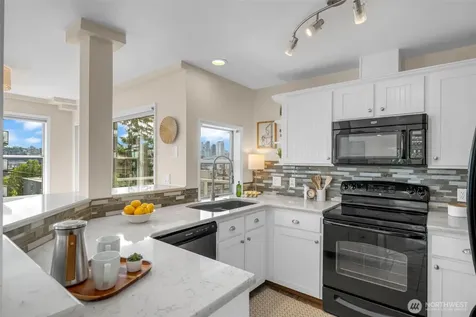 1011 5th Avenue N Seattle WA 98109