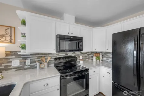 1011 5th Avenue N Seattle WA 98109