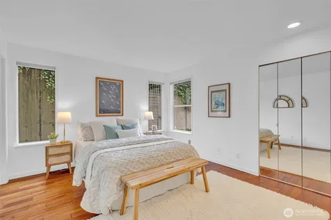 1011 5th Avenue N Seattle WA 98109