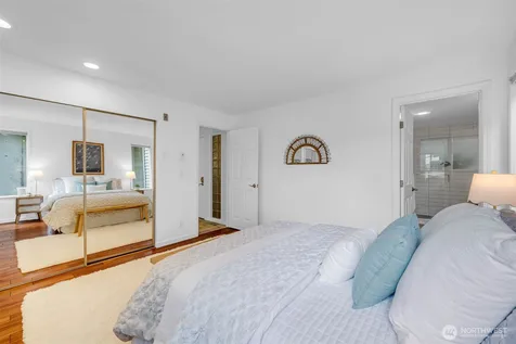 1011 5th Avenue N Seattle WA 98109