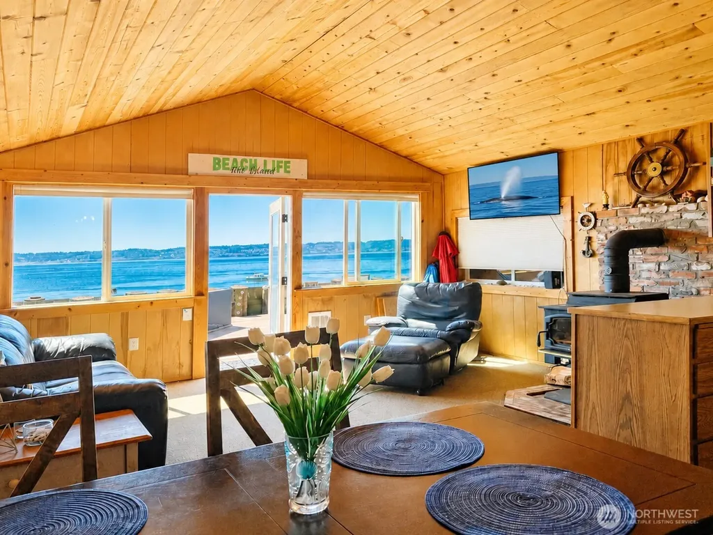 2 S Pilchuck Avenue Hat Island WA 98206