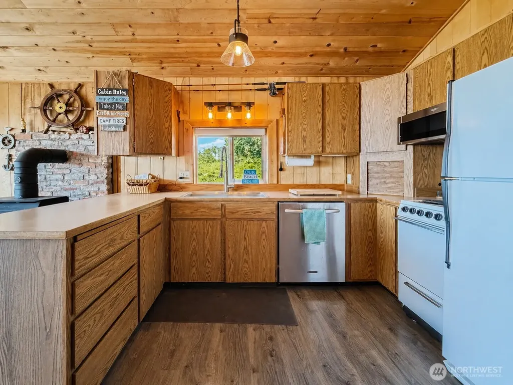 2 S Pilchuck Avenue Hat Island WA 98206