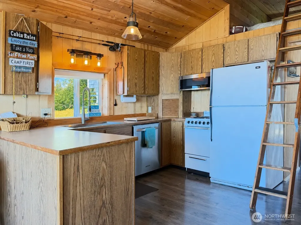 2 S Pilchuck Avenue Hat Island WA 98206