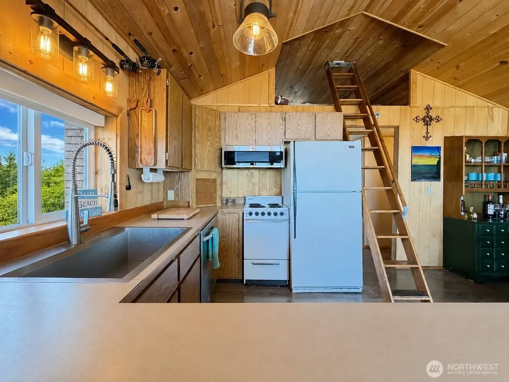 2 S Pilchuck Avenue Hat Island WA 98206