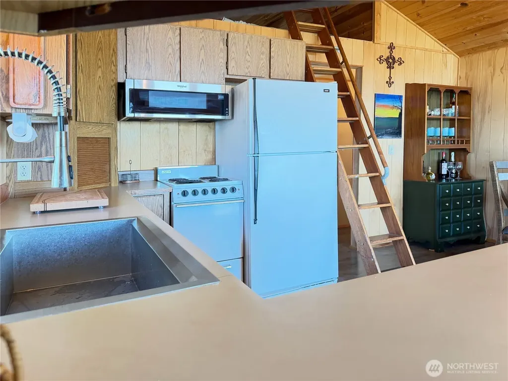 2 S Pilchuck Avenue Hat Island WA 98206