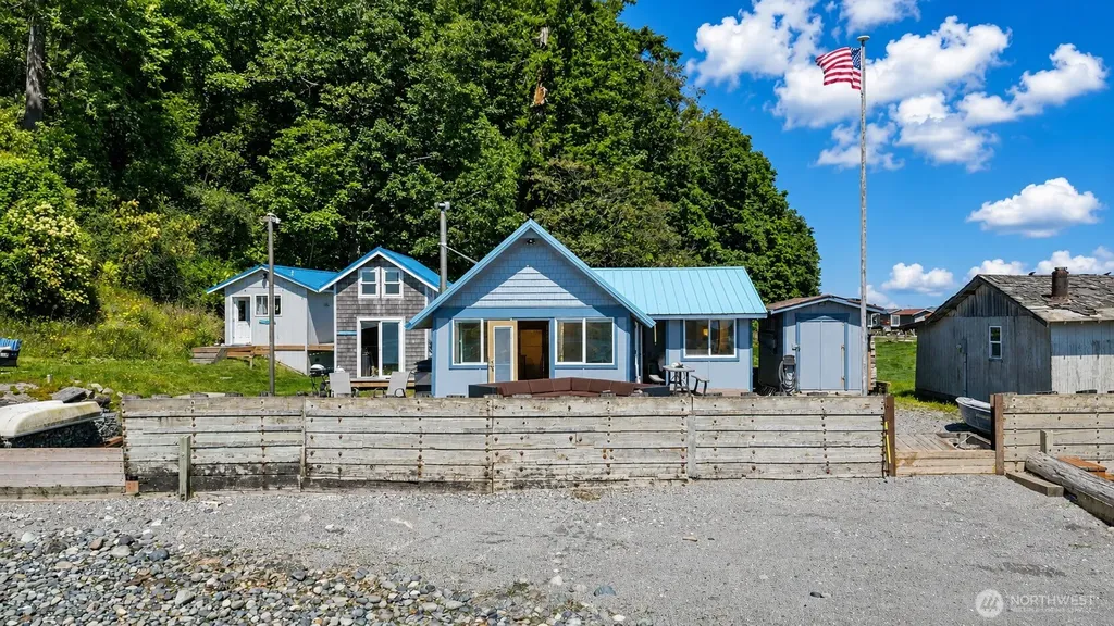 2 S Pilchuck Avenue Hat Island WA 98206