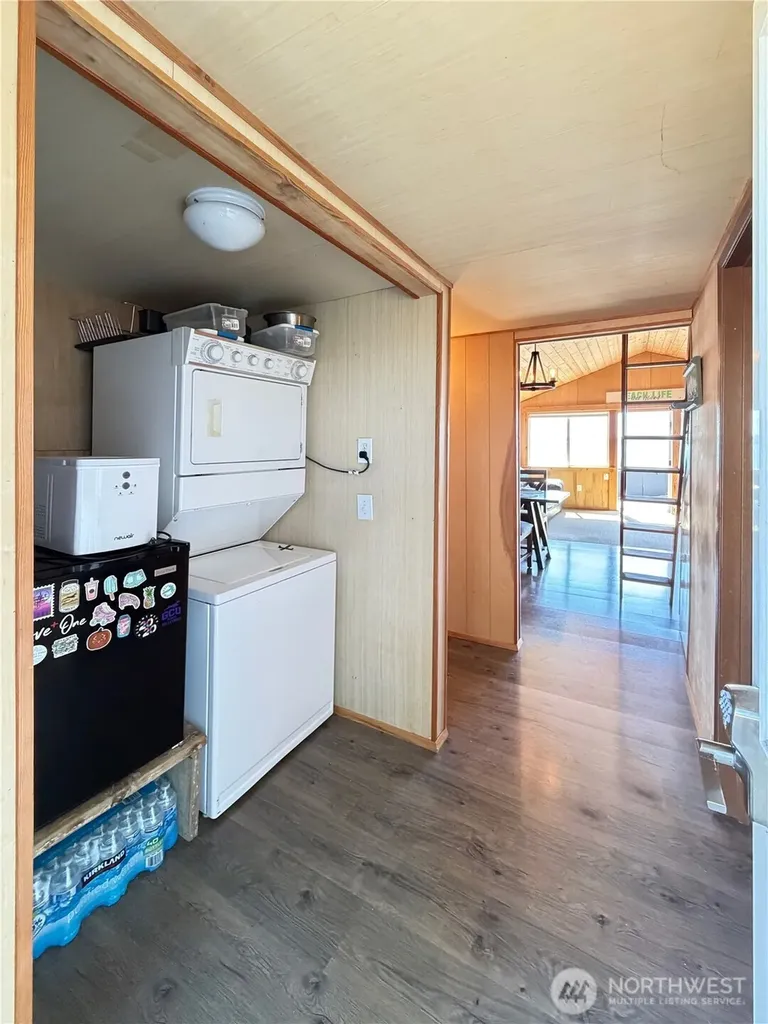 2 S Pilchuck Avenue Hat Island WA 98206