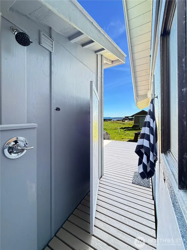 2 S Pilchuck Avenue Hat Island WA 98206