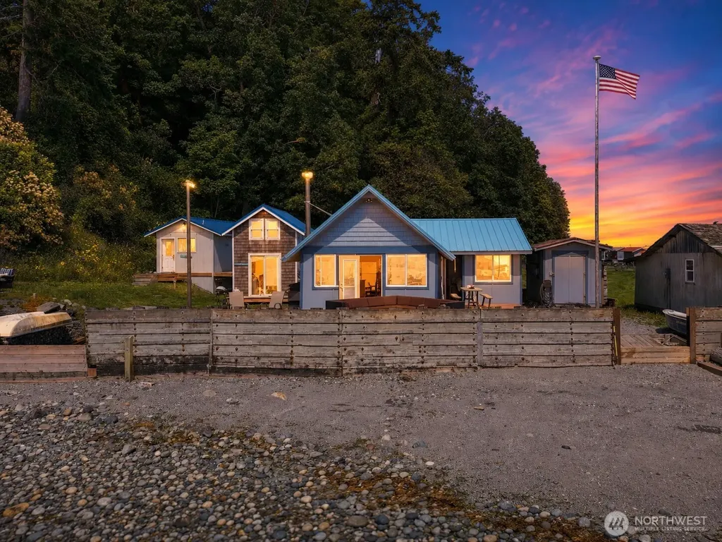 2 S Pilchuck Avenue Hat Island WA 98206