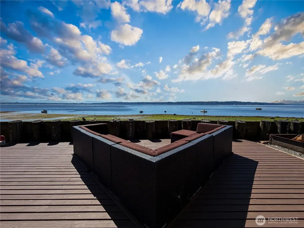 2 S Pilchuck Avenue Hat Island WA 98206