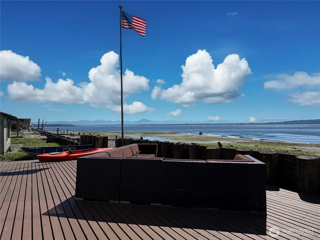 2 S Pilchuck Avenue Hat Island WA 98206