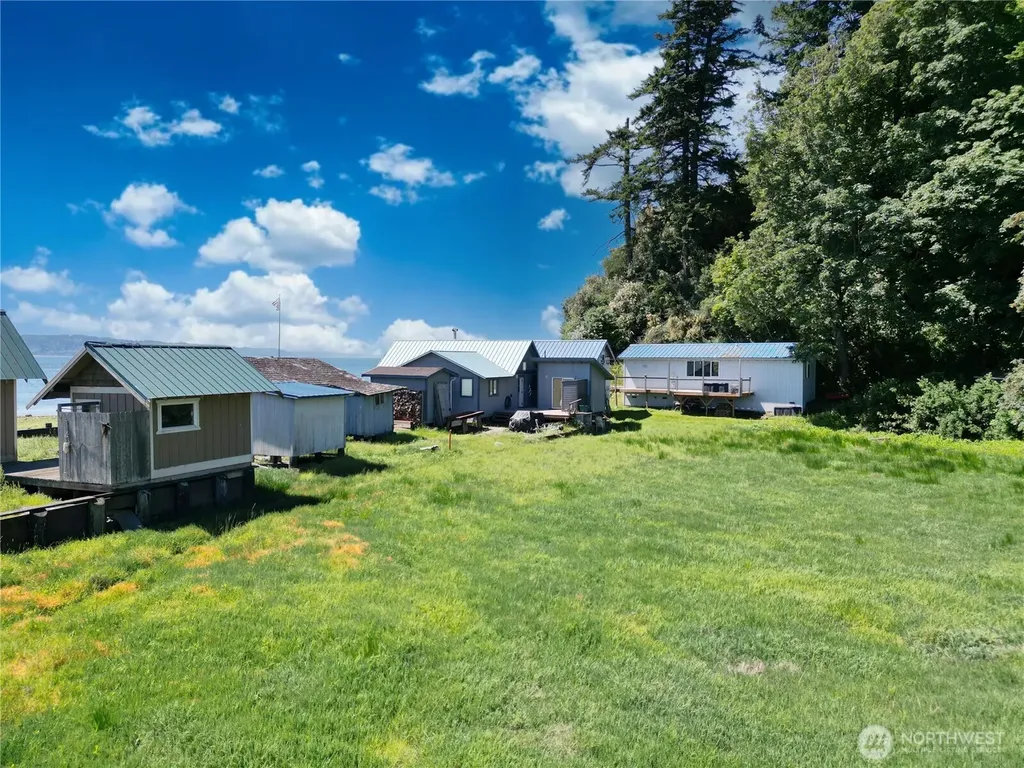 2 S Pilchuck Avenue Hat Island WA 98206