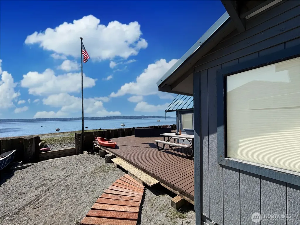 2 S Pilchuck Avenue Hat Island WA 98206