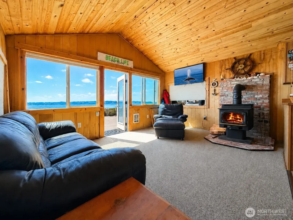 2 S Pilchuck Avenue Hat Island WA 98206