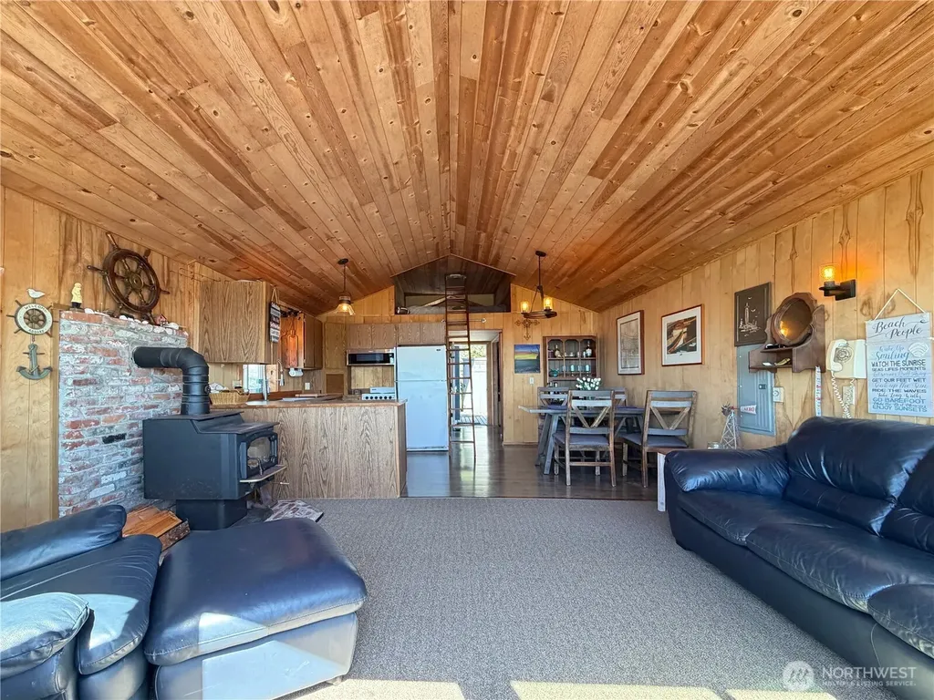 2 S Pilchuck Avenue Hat Island WA 98206