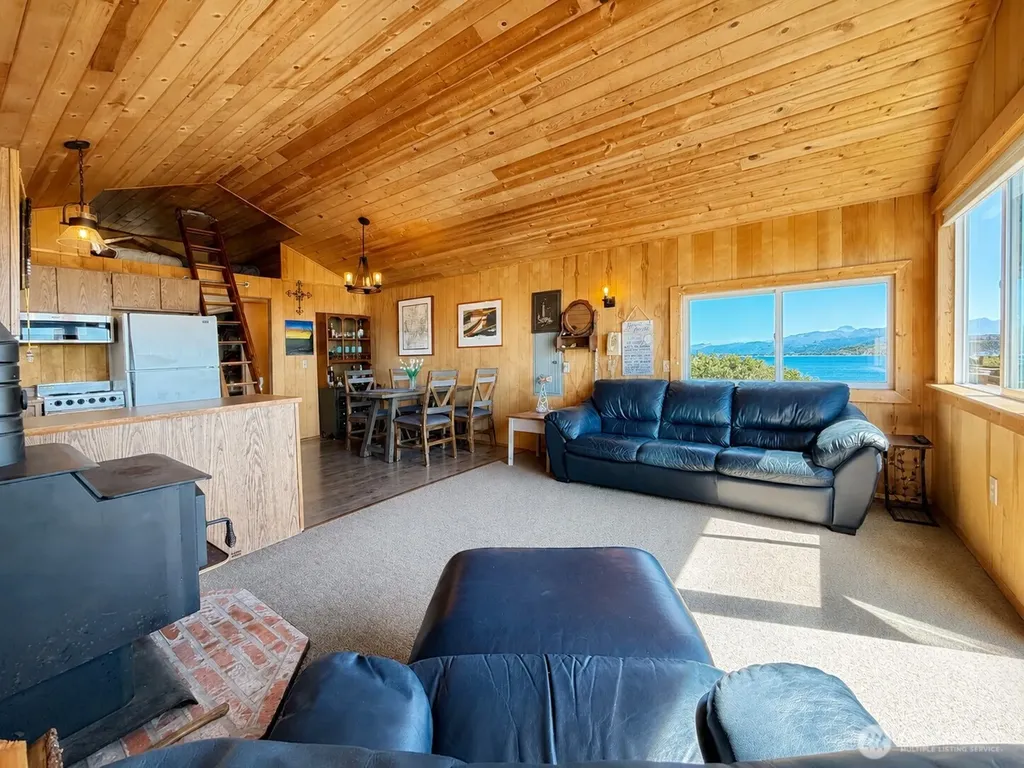 2 S Pilchuck Avenue Hat Island WA 98206