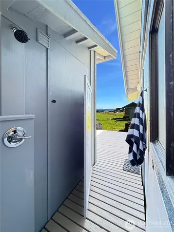 2 S Pilchuck Avenue Hat Island WA 98206