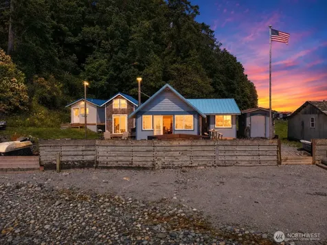 2 S Pilchuck Avenue Hat Island WA 98206