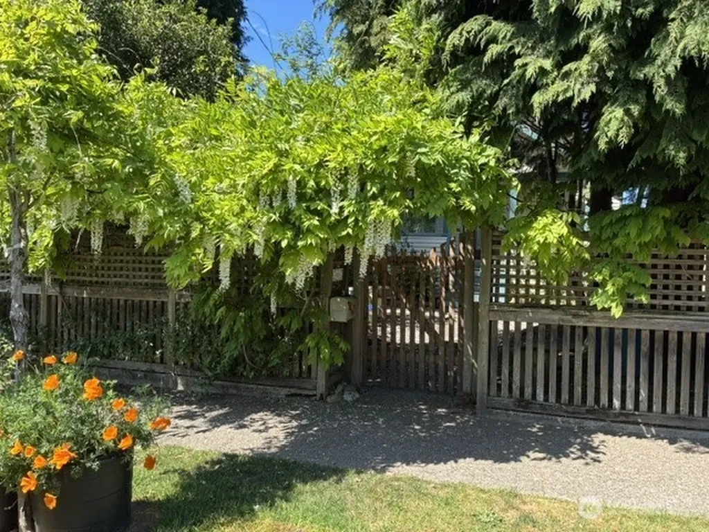 8045 26th Avenue NW Seattle WA 98117