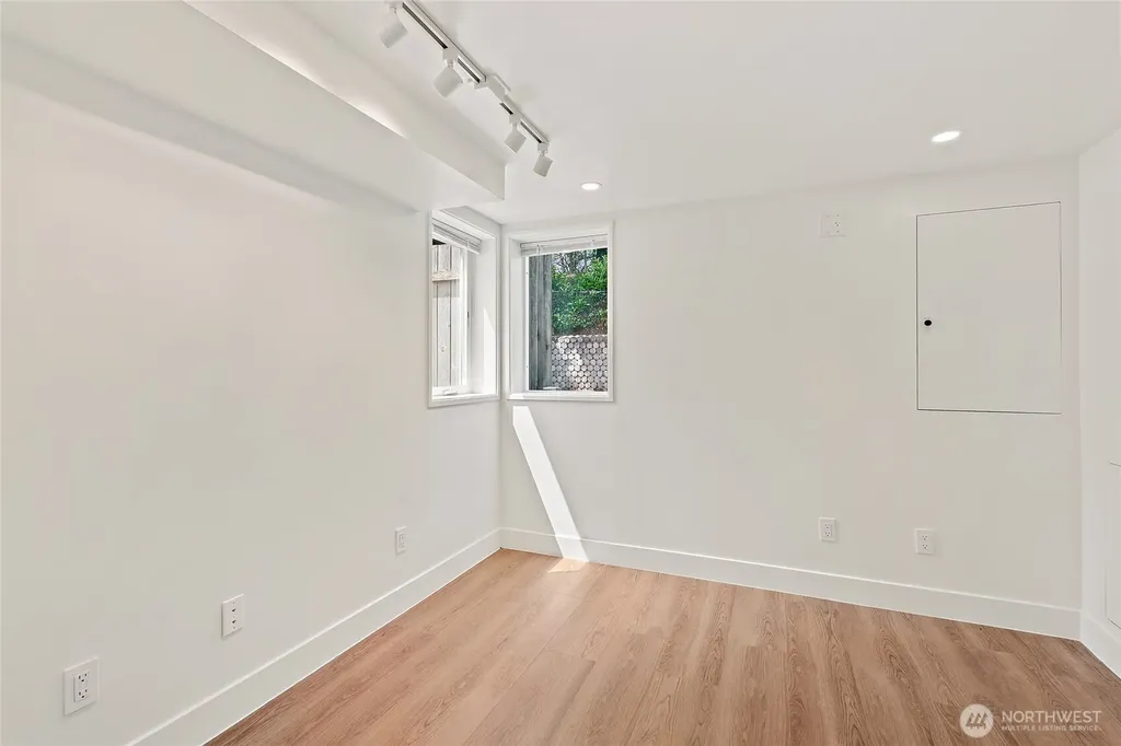 611 N 143rd Street Seattle WA 98133