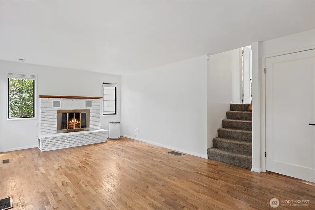 611 N 143rd Street Seattle WA 98133