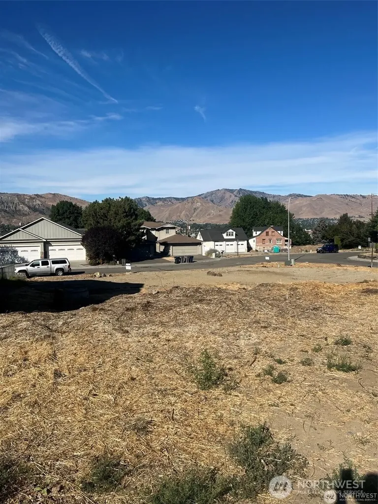 1058 Corum Circle East Wenatchee WA 98802
