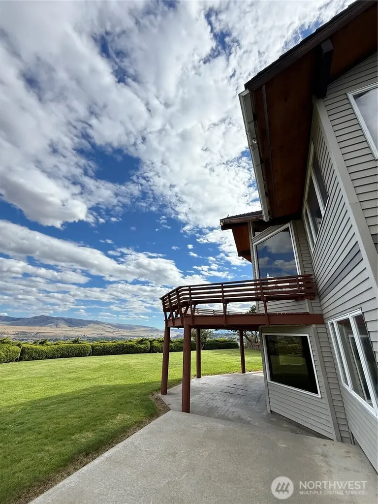24 Valley View Drive Omak WA 98841