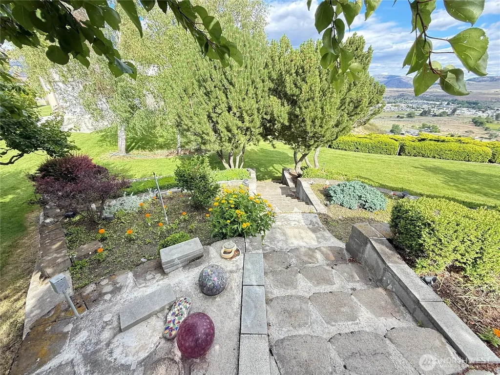 24 Valley View Drive Omak WA 98841