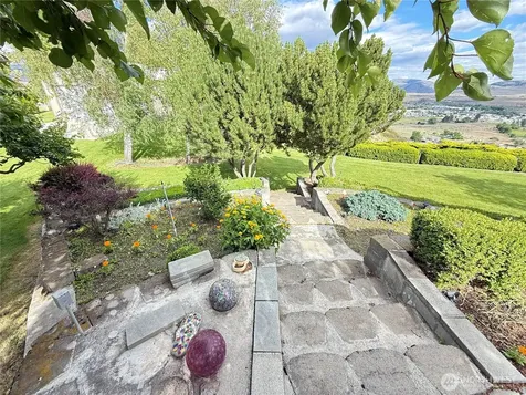 24 Valley View Drive Omak WA 98841