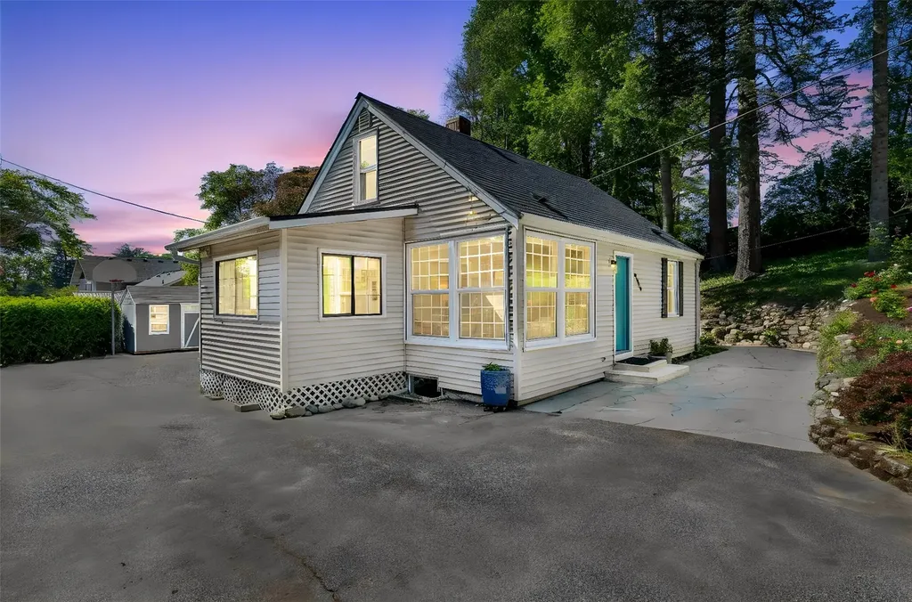 9827 22nd Avenue SW Seattle WA 98106