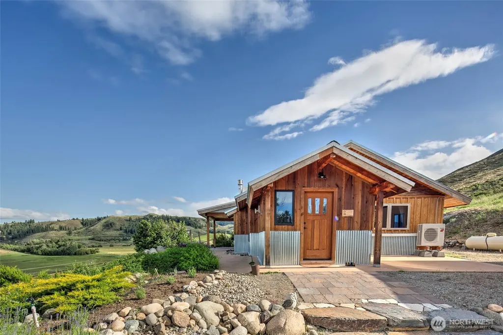 14 Patterson Lake Road Winthrop WA 98862