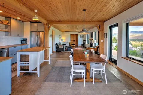 14 Patterson Lake Road Winthrop WA 98862