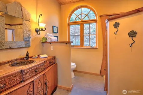 14 Patterson Lake Road Winthrop WA 98862