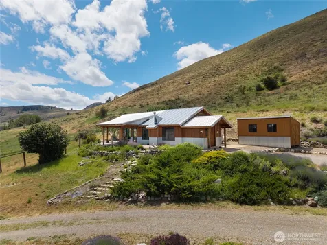 14 Patterson Lake Road Winthrop WA 98862