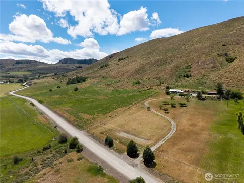14 Patterson Lake Road Winthrop WA 98862