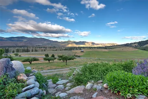 14 Patterson Lake Road Winthrop WA 98862