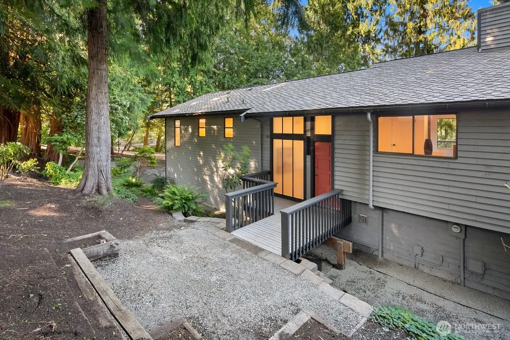 2807 NE 183rd Street Lake Forest Park WA 98155