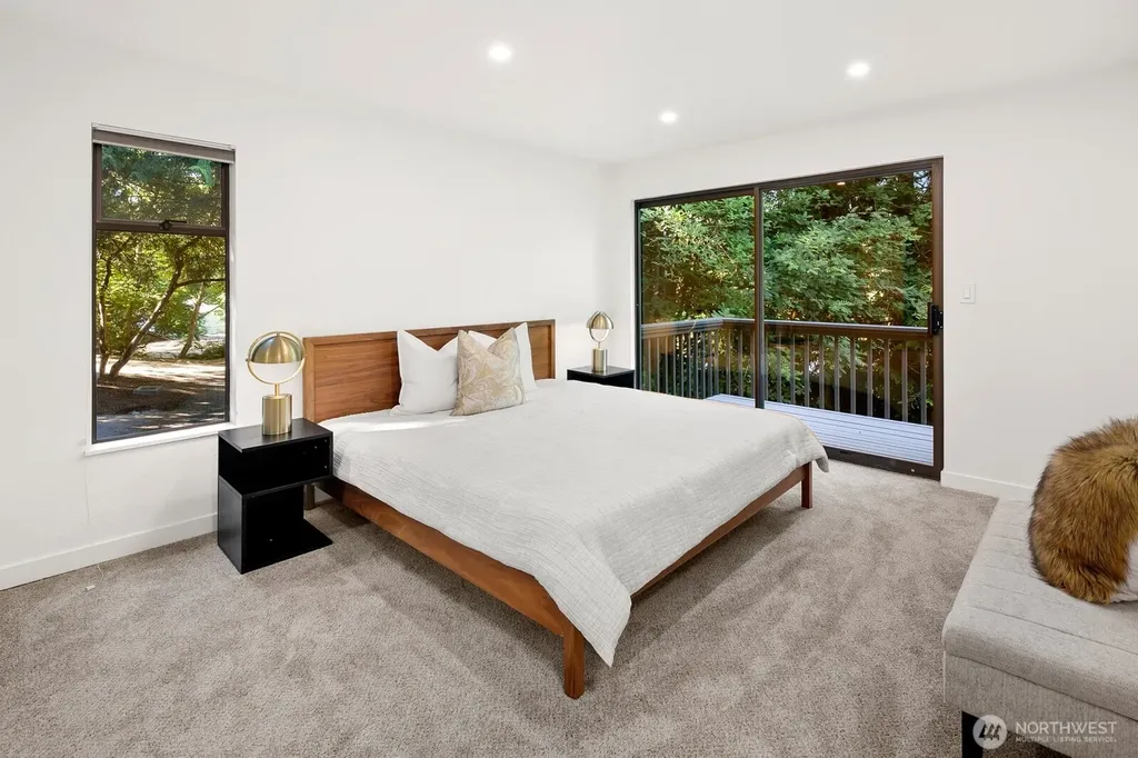 2807 NE 183rd Street Lake Forest Park WA 98155