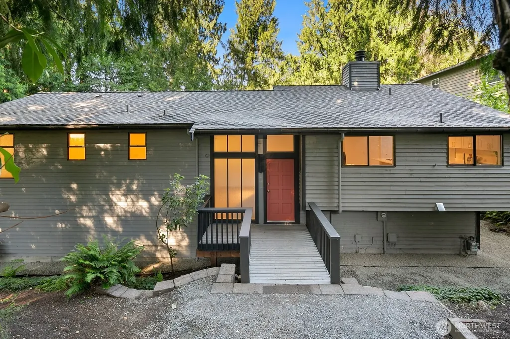 2807 NE 183rd Street Lake Forest Park WA 98155