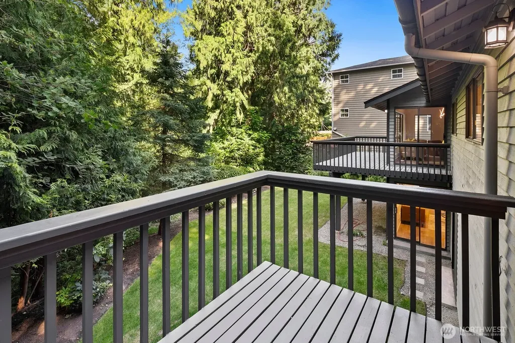 2807 NE 183rd Street Lake Forest Park WA 98155