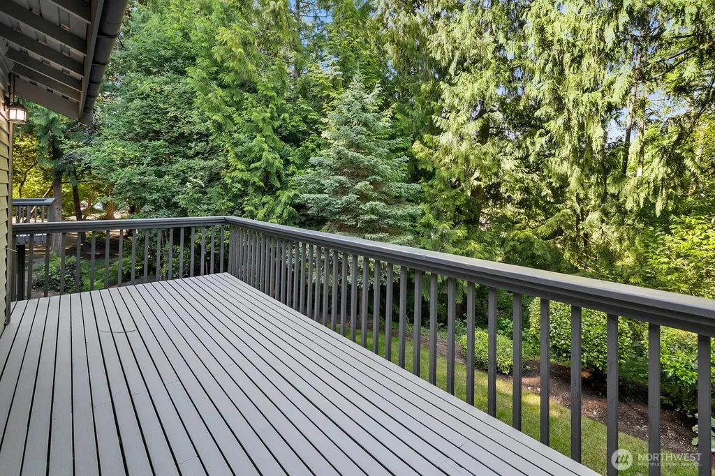 2807 NE 183rd Street Lake Forest Park WA 98155