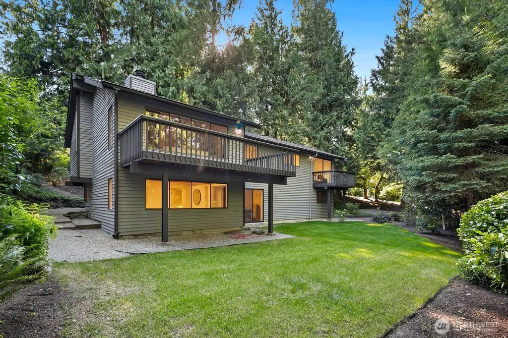 2807 NE 183rd Street Lake Forest Park WA 98155