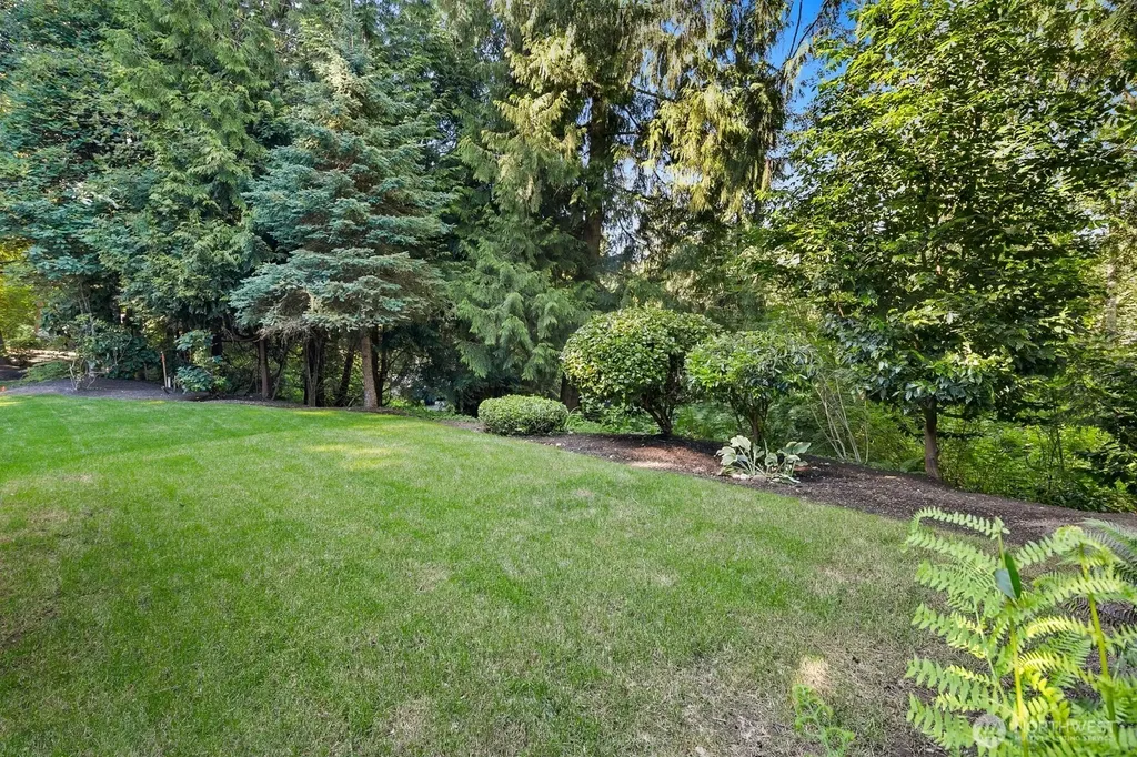 2807 NE 183rd Street Lake Forest Park WA 98155
