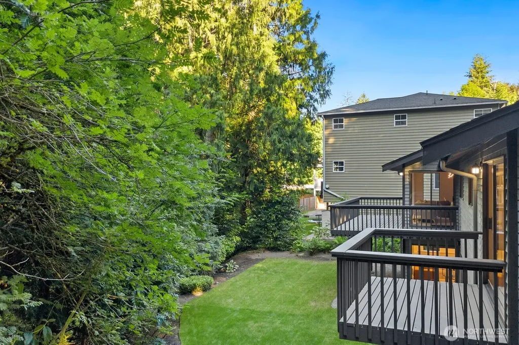 2807 NE 183rd Street Lake Forest Park WA 98155