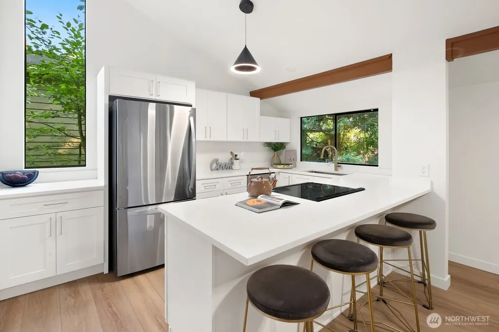 2807 NE 183rd Street Lake Forest Park WA 98155