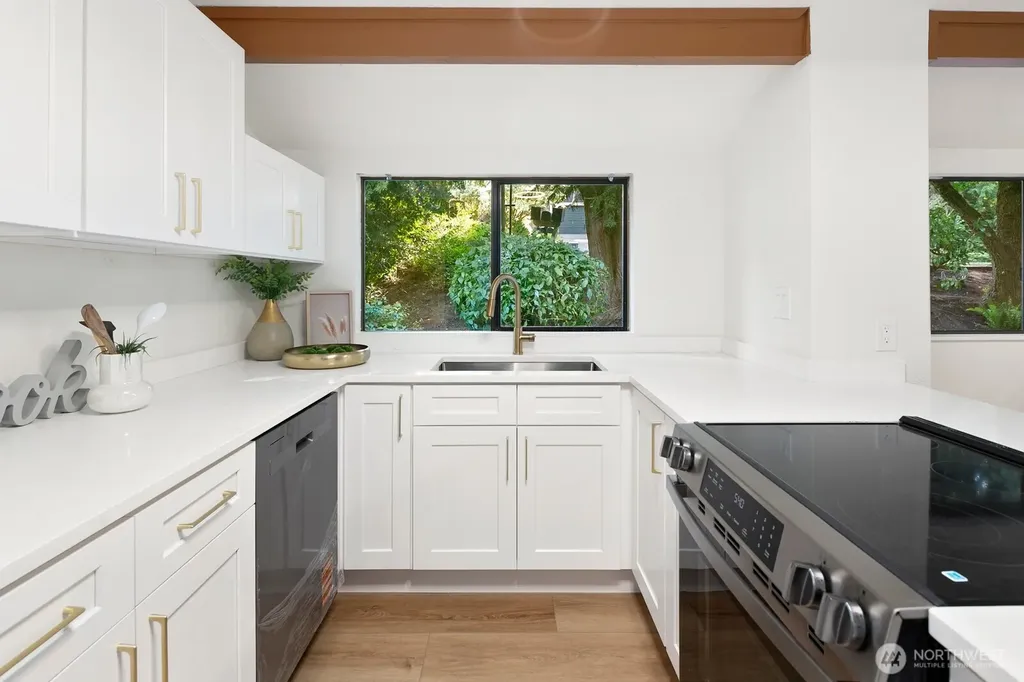 2807 NE 183rd Street Lake Forest Park WA 98155