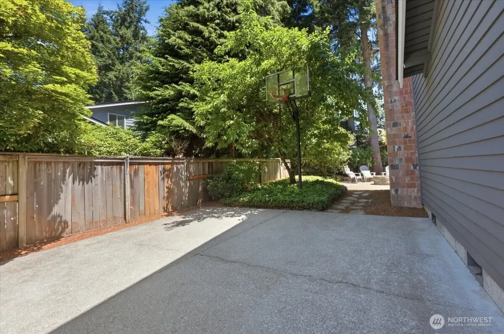 6220 145th Street NE Redmond WA 98052