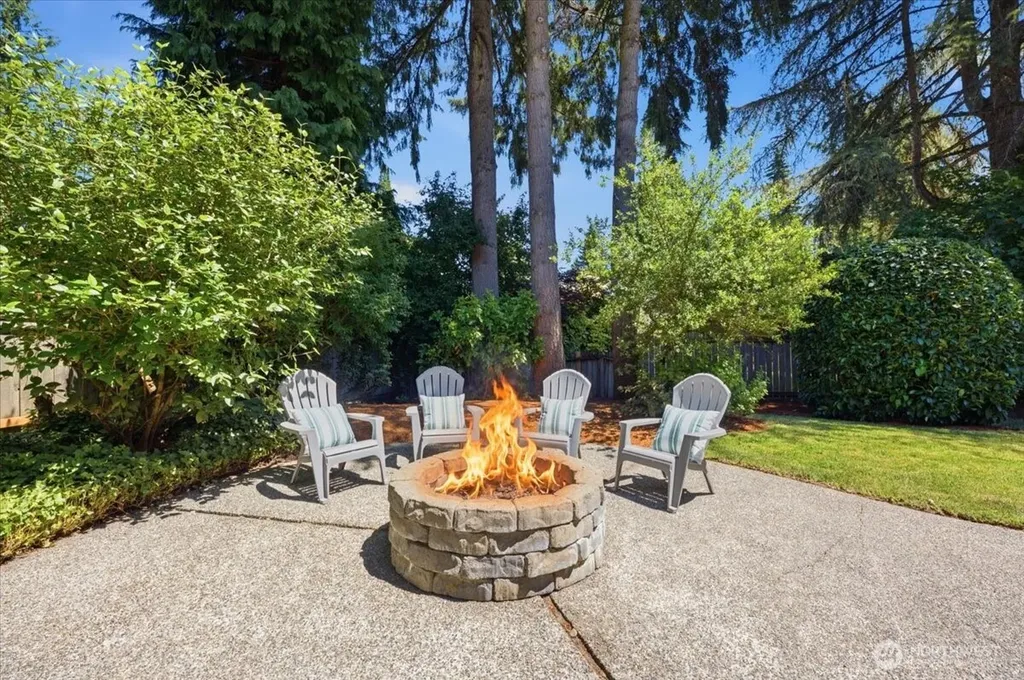6220 145th Street NE Redmond WA 98052
